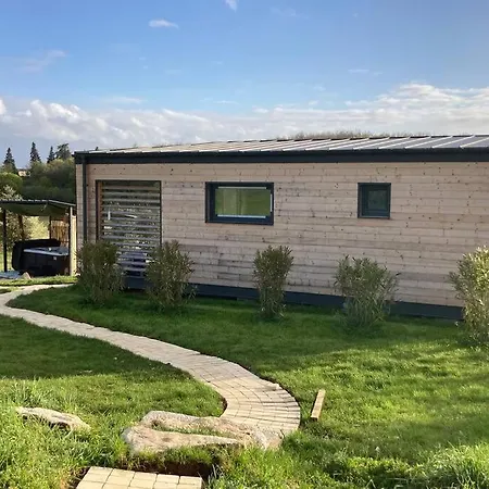 Chez Gaston, Les De Cazes Alpesi faház Sérignac