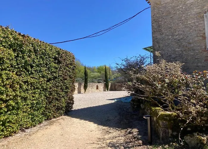 Chez Gaston, Les De Cazes *